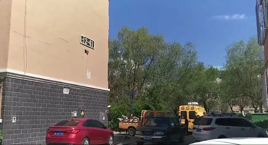 今晨，大慶經五街2-41號樓二單元一樓發生燃氣爆炸！